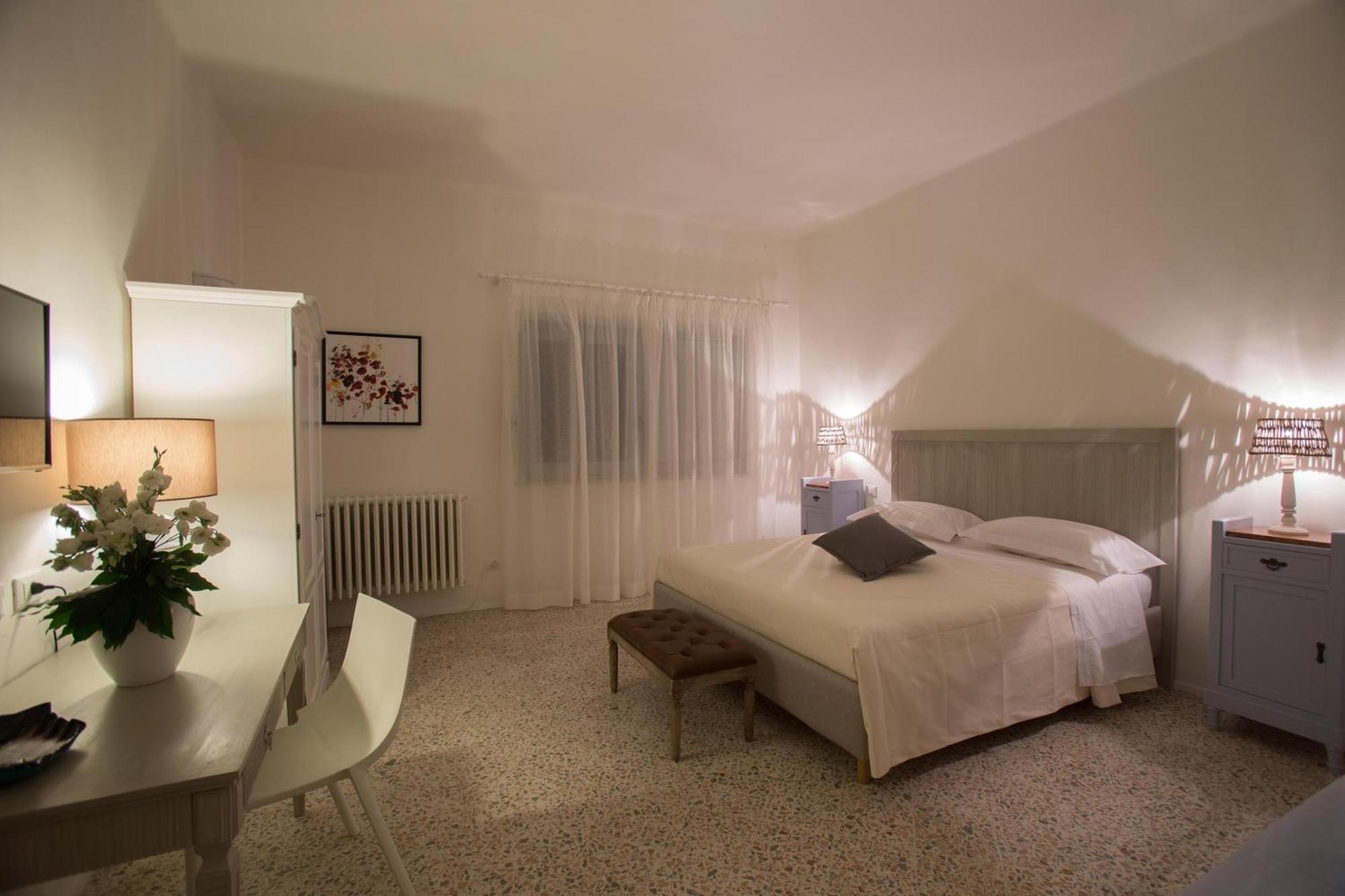 Li Pappi Antico Casale Bed and Breakfast Galatina Rum bild